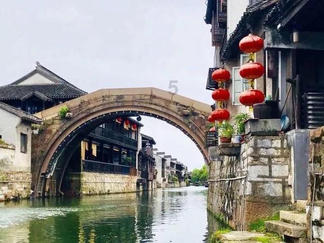 细菌想从皮肤进入人体，这时皮肤 能把细菌怎么样？